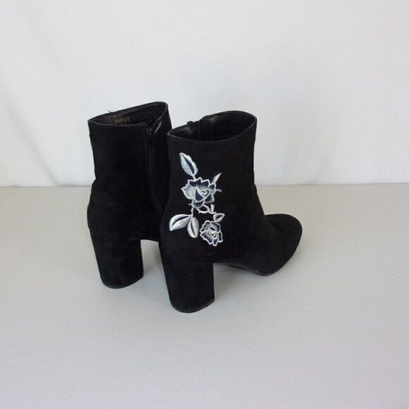 Report  Black Faux Suede Embroidered Roses block heeled boots size8.5 - Picture 1 of 4